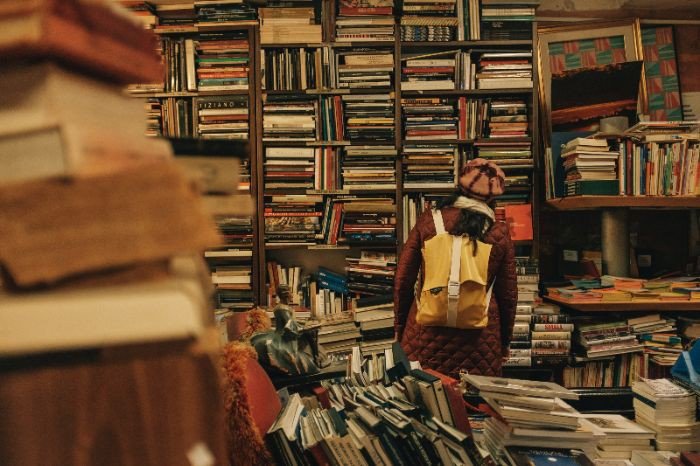 messy-book-store.jpeg